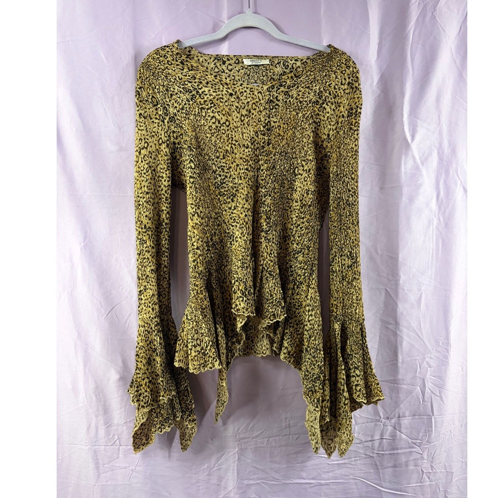 Dress-U by Sharon Leopard Print Pleated Bell Sleeve Sharkbite Hem Top Medium